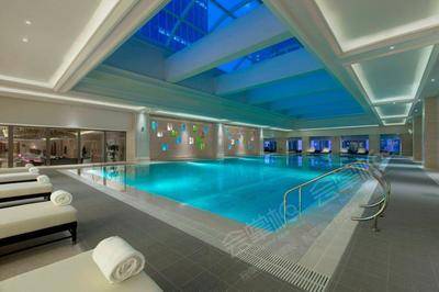 青岛威斯汀酒店室内游泳池